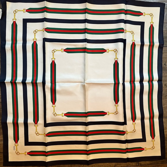 GUCCI Silk 90x90 Scarf - Picture 4 of 7